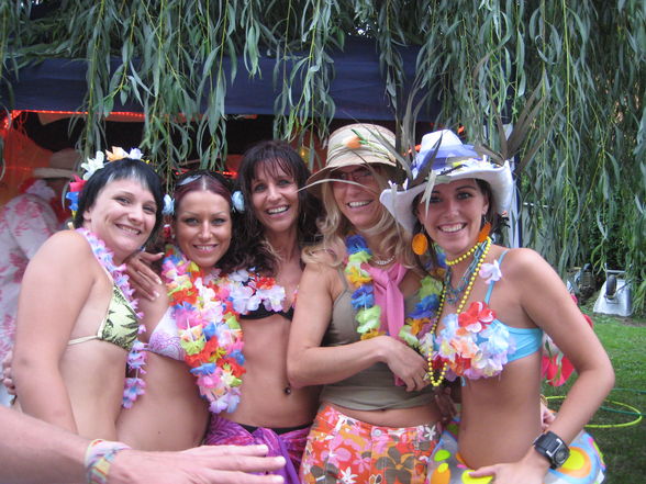 Pool Party (hawaii) - 