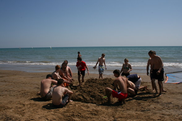 BiBiOnE....GEiL wArS!!!!! - 