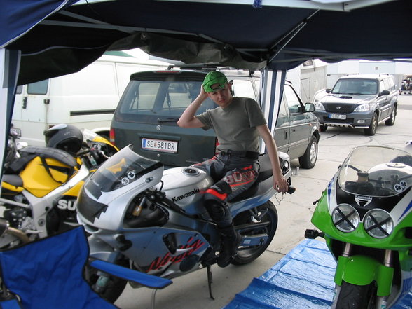 Beim Moped Fahren ............. - 