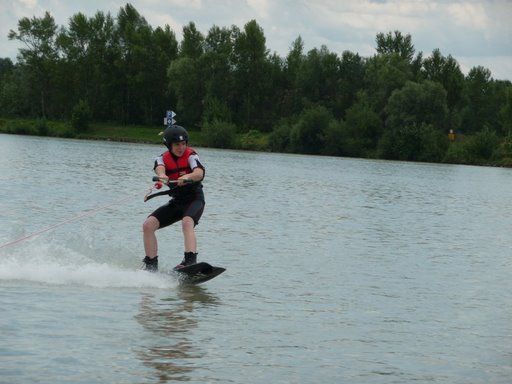 Motorbootfahren auf der Donau - 