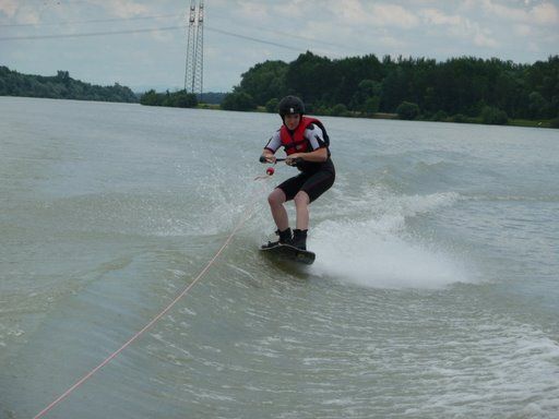 Motorbootfahren auf der Donau - 