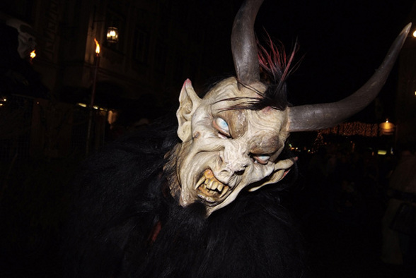 Perchtenlauf am Steyrer Stadtplatz,30.11 - 