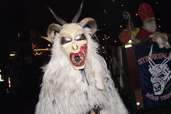 Perchtenlauf am Steyrer Stadtplatz,30.11 - 