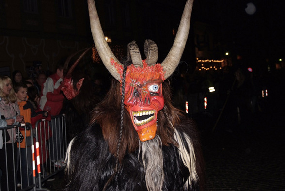 Perchtenlauf am Steyrer Stadtplatz,30.11 - 