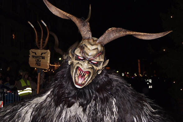 Perchtenlauf am Steyrer Stadtplatz,30.11 - 