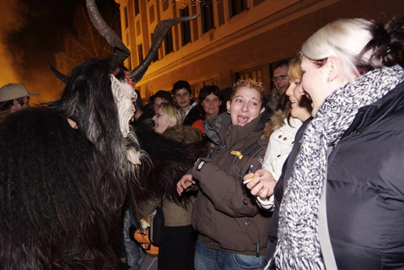 Perchtenlauf am Steyrer Stadtplatz,30.11 - 