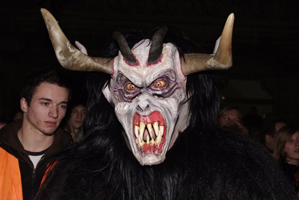 Perchtenlauf am Steyrer Stadtplatz,30.11 - 