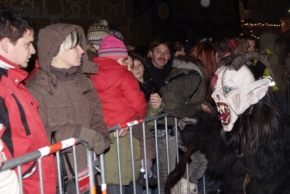 Perchtenlauf am Steyrer Stadtplatz,30.11 - 