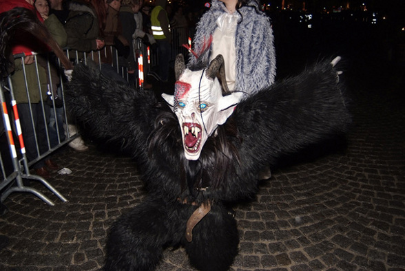 Perchtenlauf am Steyrer Stadtplatz,30.11 - 