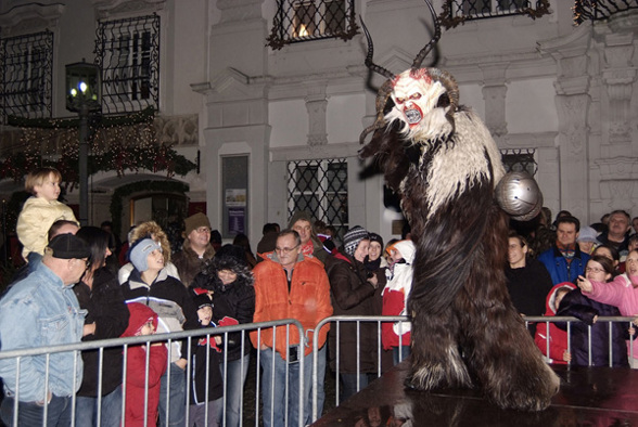 Perchtenlauf am Steyrer Stadtplatz,30.11 - 