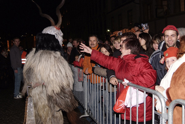 Perchtenlauf am Steyrer Stadtplatz,30.11 - 