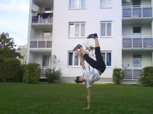  Ich beim Breakdancen  - 