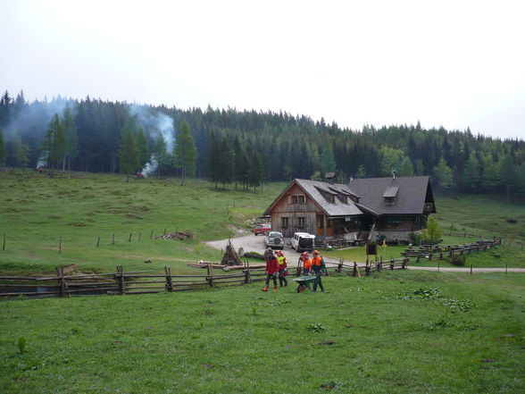 arbeiten auf der schüttbauernalm - 