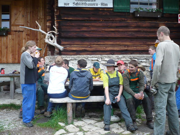 arbeiten auf der schüttbauernalm - 