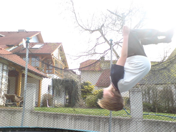 Trampolin beda,kevin and meee - 