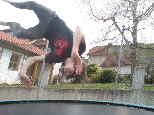 Trampolin beda,kevin and meee - 