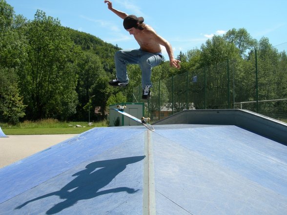 A DAY ON ISCHL's SKATE PARK - 