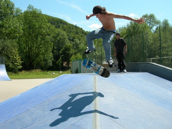 A DAY ON ISCHL's SKATE PARK - 