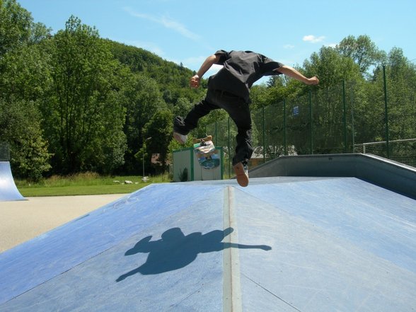 A DAY ON ISCHL's SKATE PARK - 