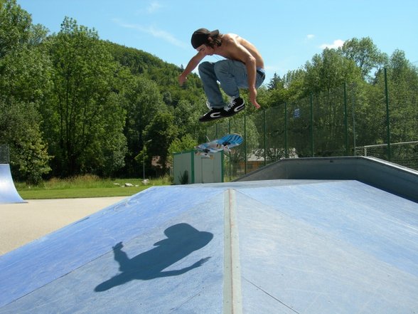 A DAY ON ISCHL's SKATE PARK - 