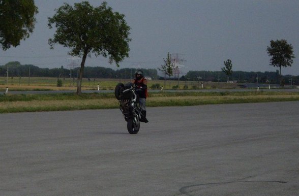 Motorradtricks am Rübenplatz - 