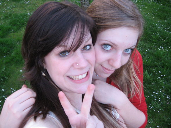 LaUrA uNd AnNa - 