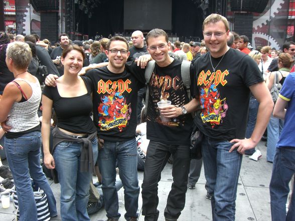 london03 & 09 AC/DC in Wembley - 