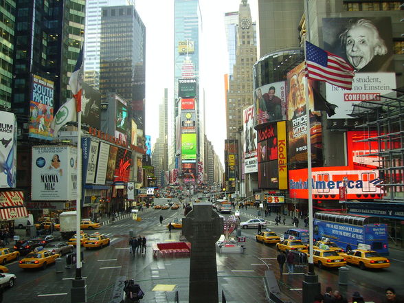 *NEW YORK* - 