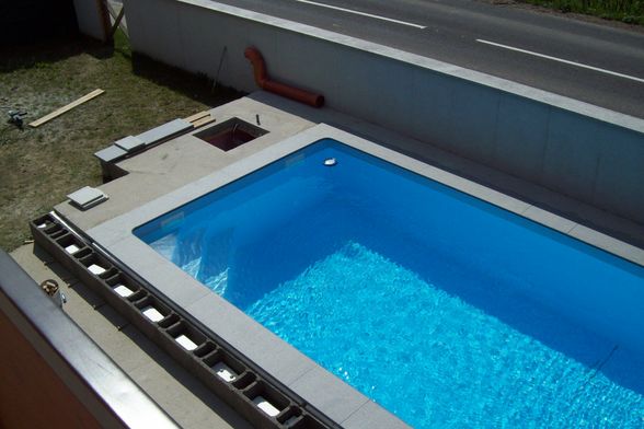 neuer  pool  im  bau  - 