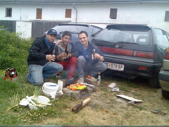 GRILLEN UNG GARAJ - 