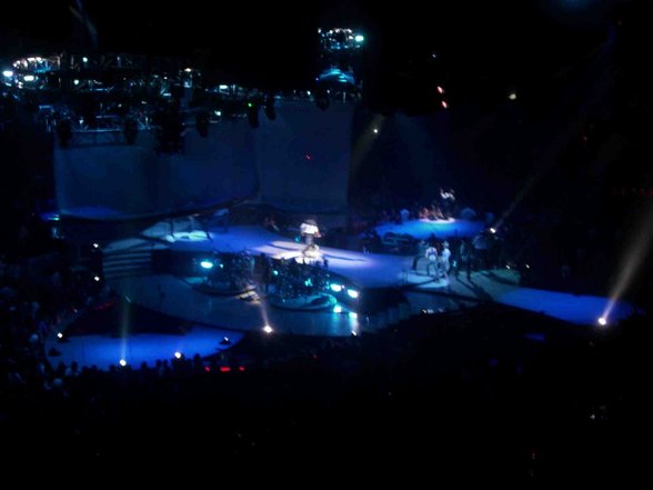 Justin @ Joe Louis Arena -- DETROIT - 