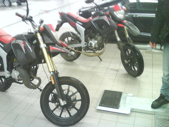 2 wheeled wepon  - 