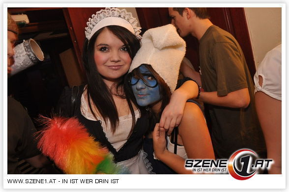 Schlumpfiis-Gruppe am MasKenbaLl - 