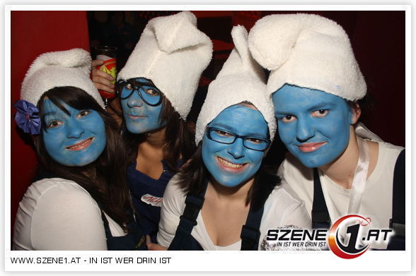 Schlumpfiis-Gruppe am MasKenbaLl - 