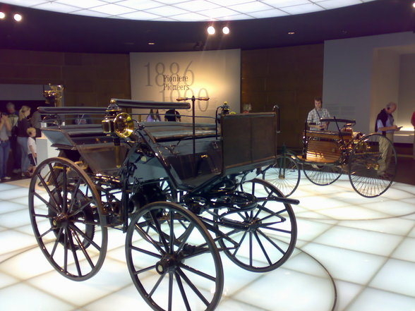 Mercedes Museum in Deutschland! - 