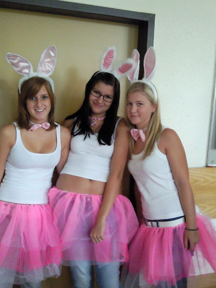 ?6A Bunnies / Fasching? - 