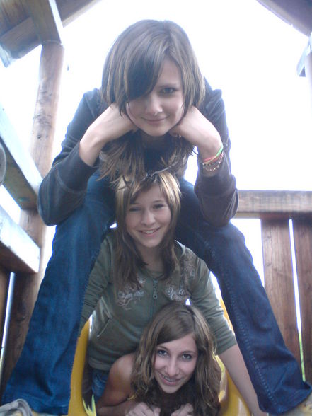 FrIeNdZzz..AnD iiii...UnD fUnCouRt..=) - 