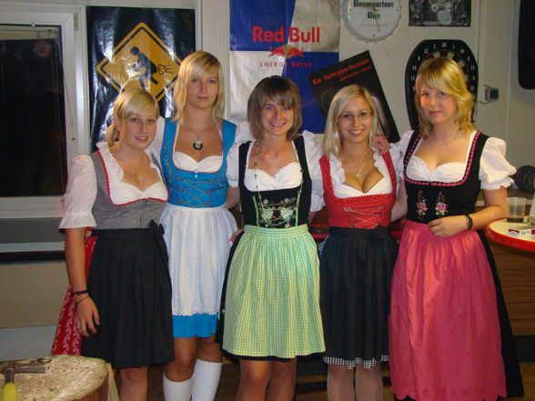 Lederhosen & Dirndl's - 