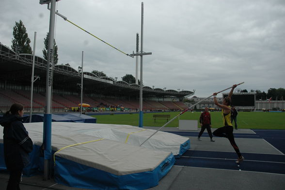 pole vaulting - 