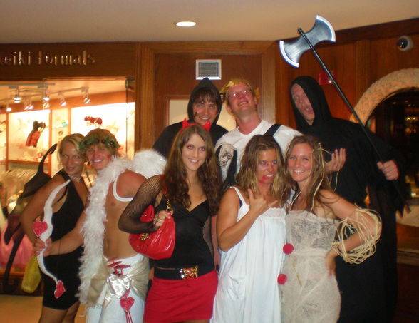 Halloween in Waikiki :O - 