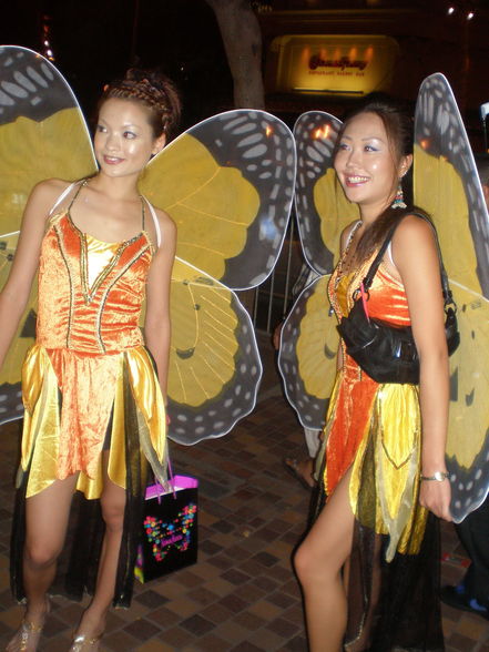 Halloween in Waikiki :O - 