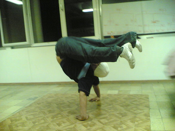 ---> BREAKDANCE<--- - 