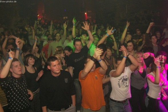 PartyQueen :] - 