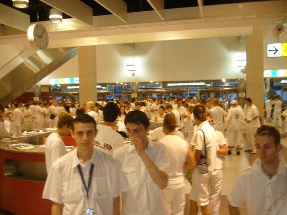 Sensation White Prag07 - 