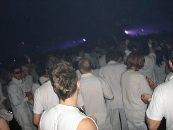 Sensation White Prag07 - 