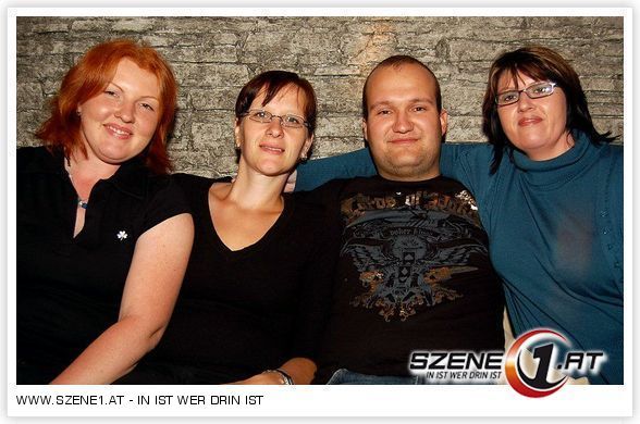 freunde und ich beim fortgehn ;) - 