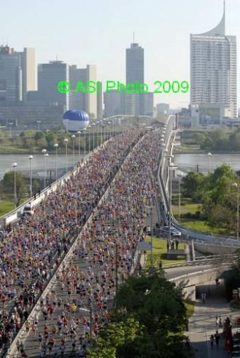 VIENNA CITY HALBMARATHON - 