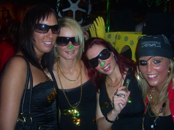 Fasching 2008- Scharfe Bond Girls - 