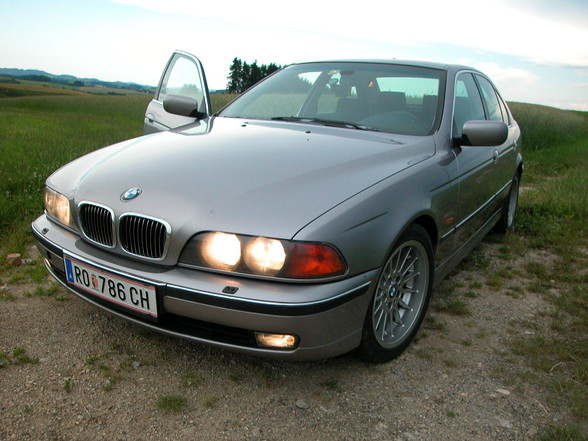 BMW 528i - 