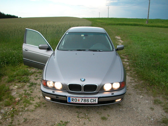 BMW 528i - 